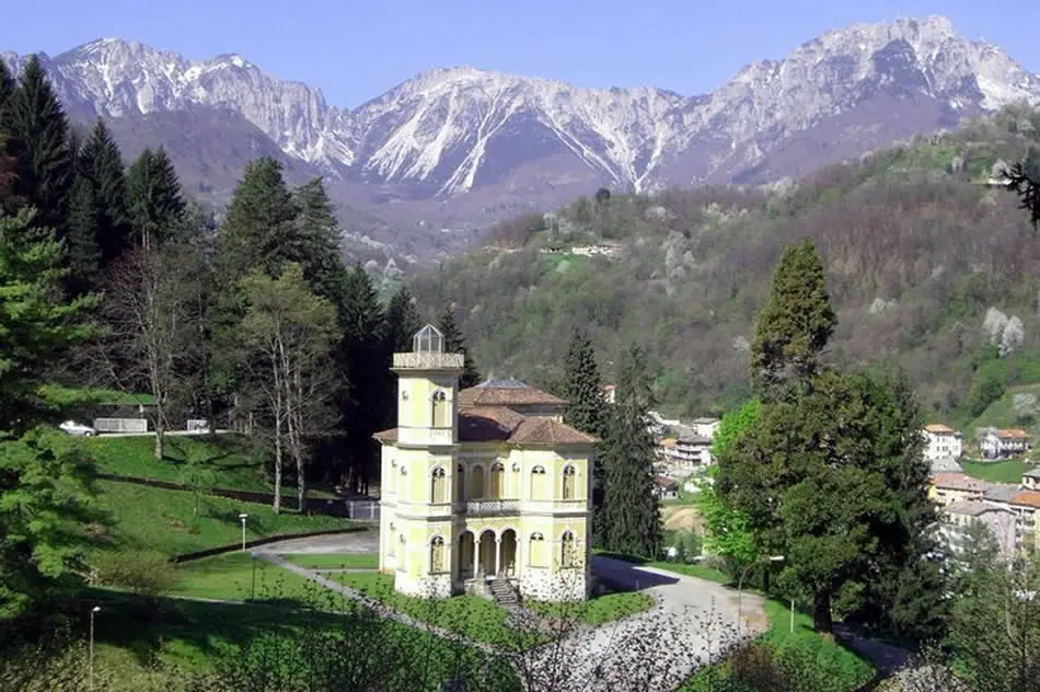 The Royal Summer Palace and a Century of Crowned Visitors